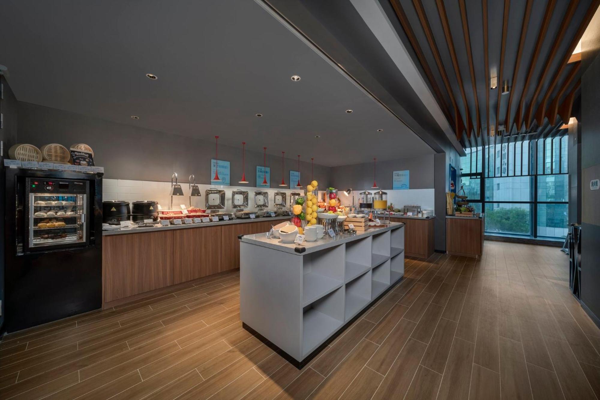 Holiday Inn Express Zhuhai Gongbei By Ihg Esterno foto