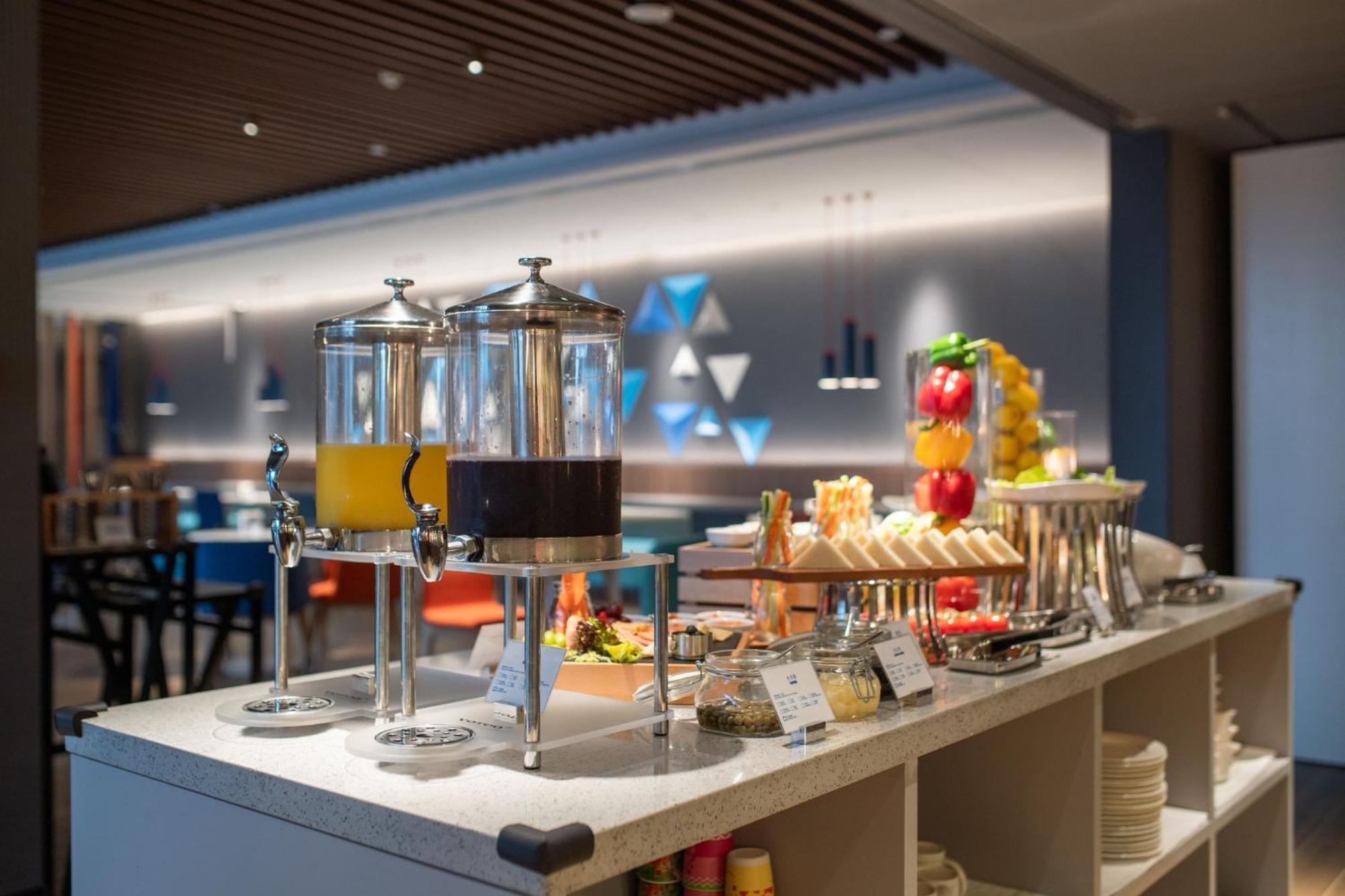 Holiday Inn Express Zhuhai Gongbei By Ihg Esterno foto